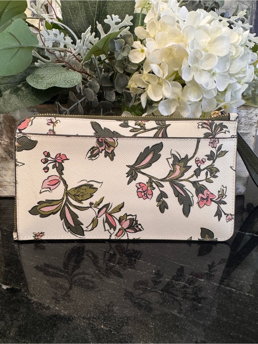 🍃🌸Kate Spade Lucy Ivory Floral Saffiano Leather L-Zip Wristlet Wallet - Picture 2 of 10